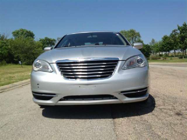 2012 Chrysler 200 Touring 4dr Sedan
